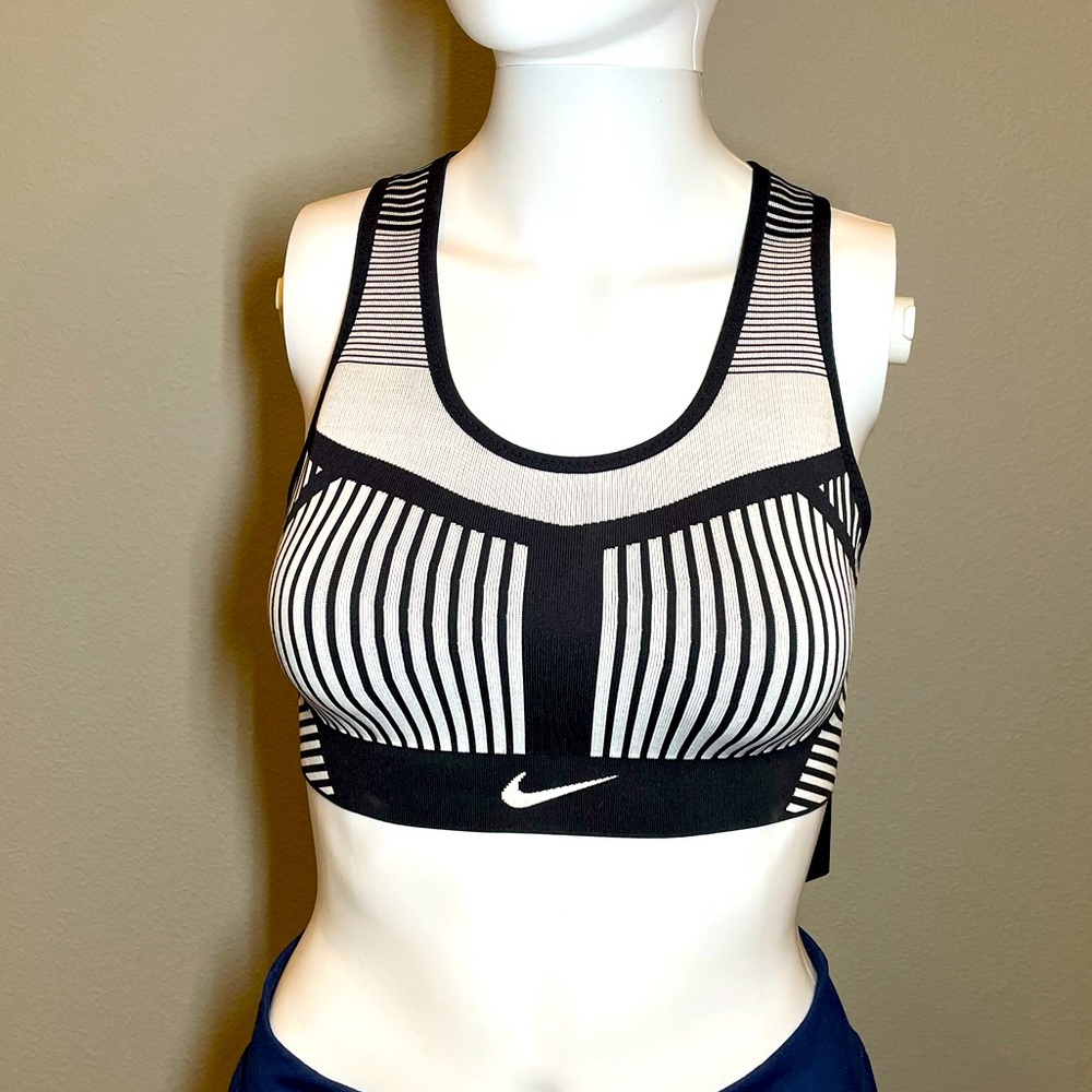Nike Flyknit Sportsbra Size Small NWT